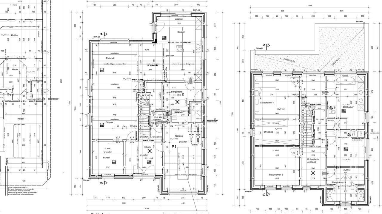 Het grondplan van het gelijkvloers van een woning: leefruimte met keuken, bureel, inkom, garage en bergplaats.